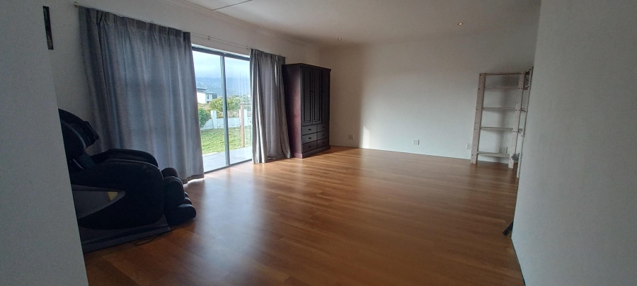 4 Bedroom Property for Sale in Pringle Bay Western Cape